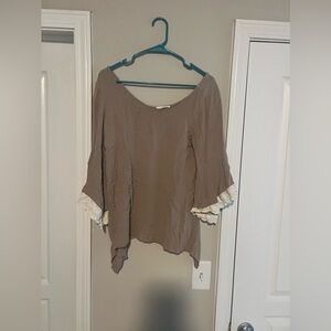 Quarter bell sleeve top